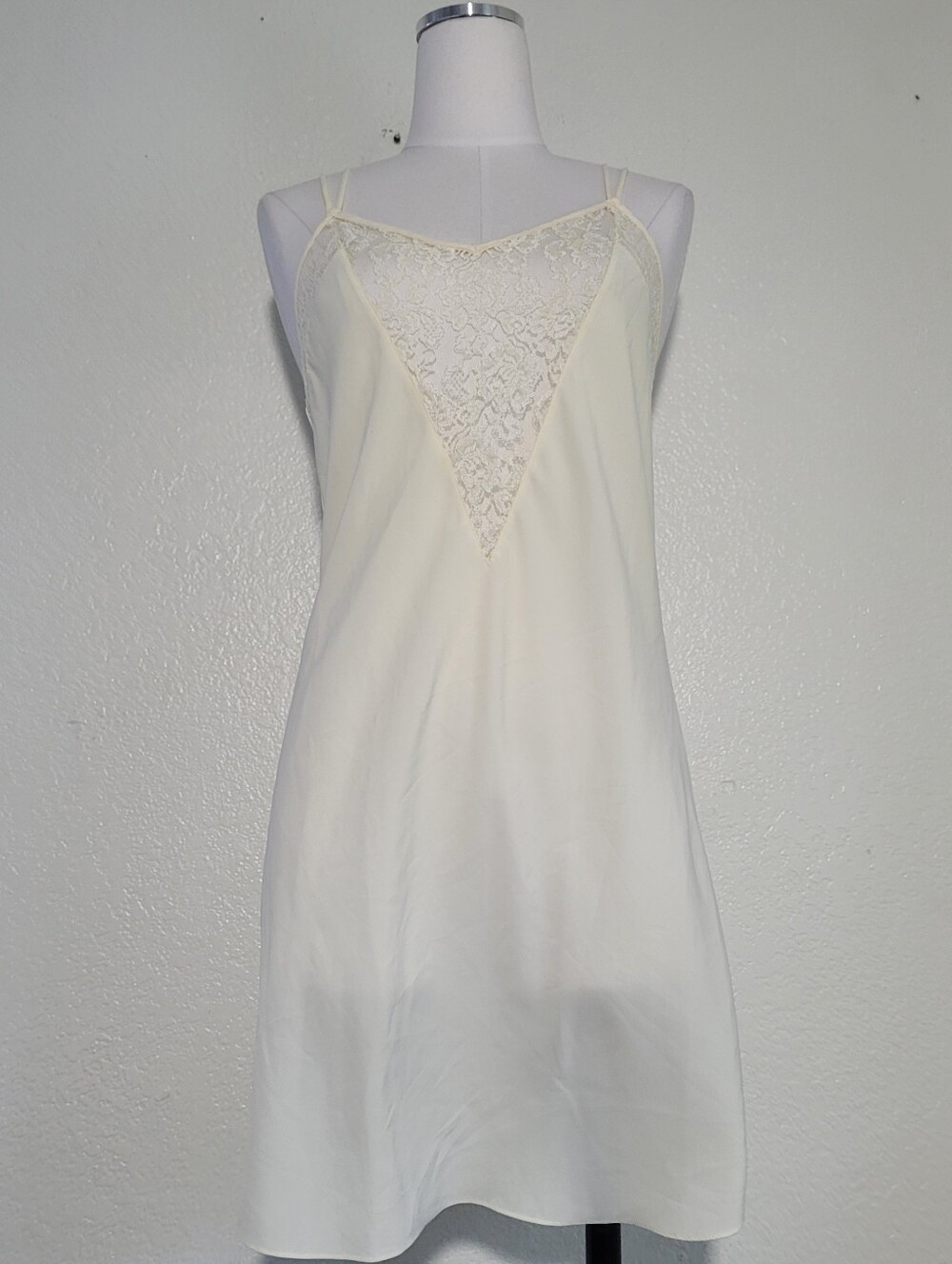 Vintage Gold Victoria's Secret Cream Lace-Panel Slip Size Medium